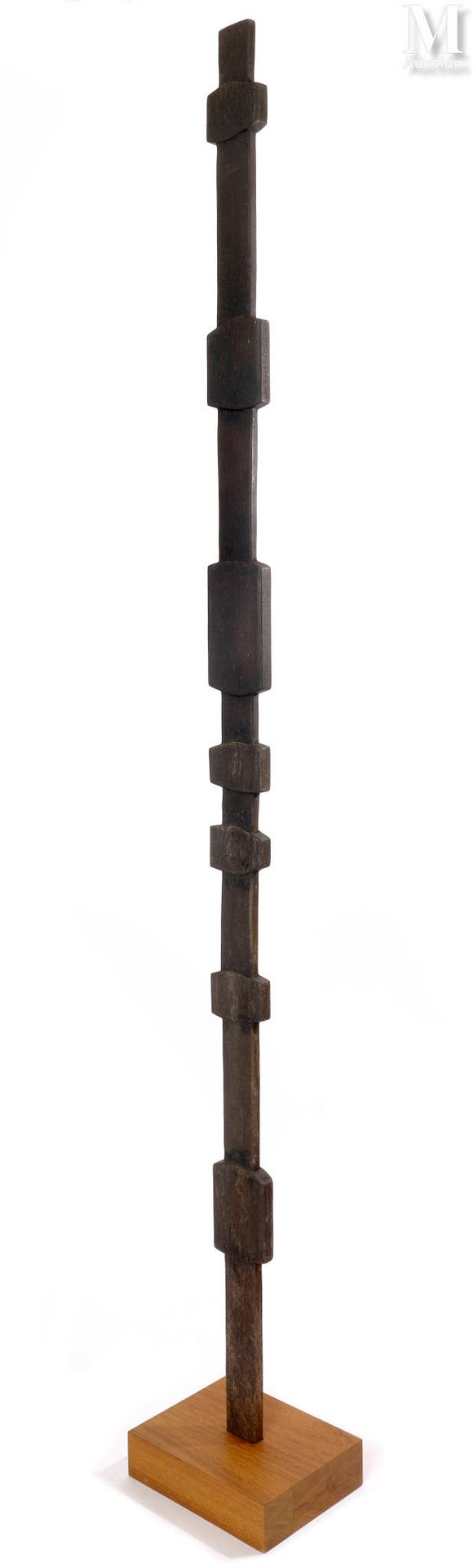 François STAHLY (1911-2006) 无标题

木雕
高度：232.5 厘米（包括底座）

出处 ：
艺术家工作室
法国私人收藏

高：224&hellip;