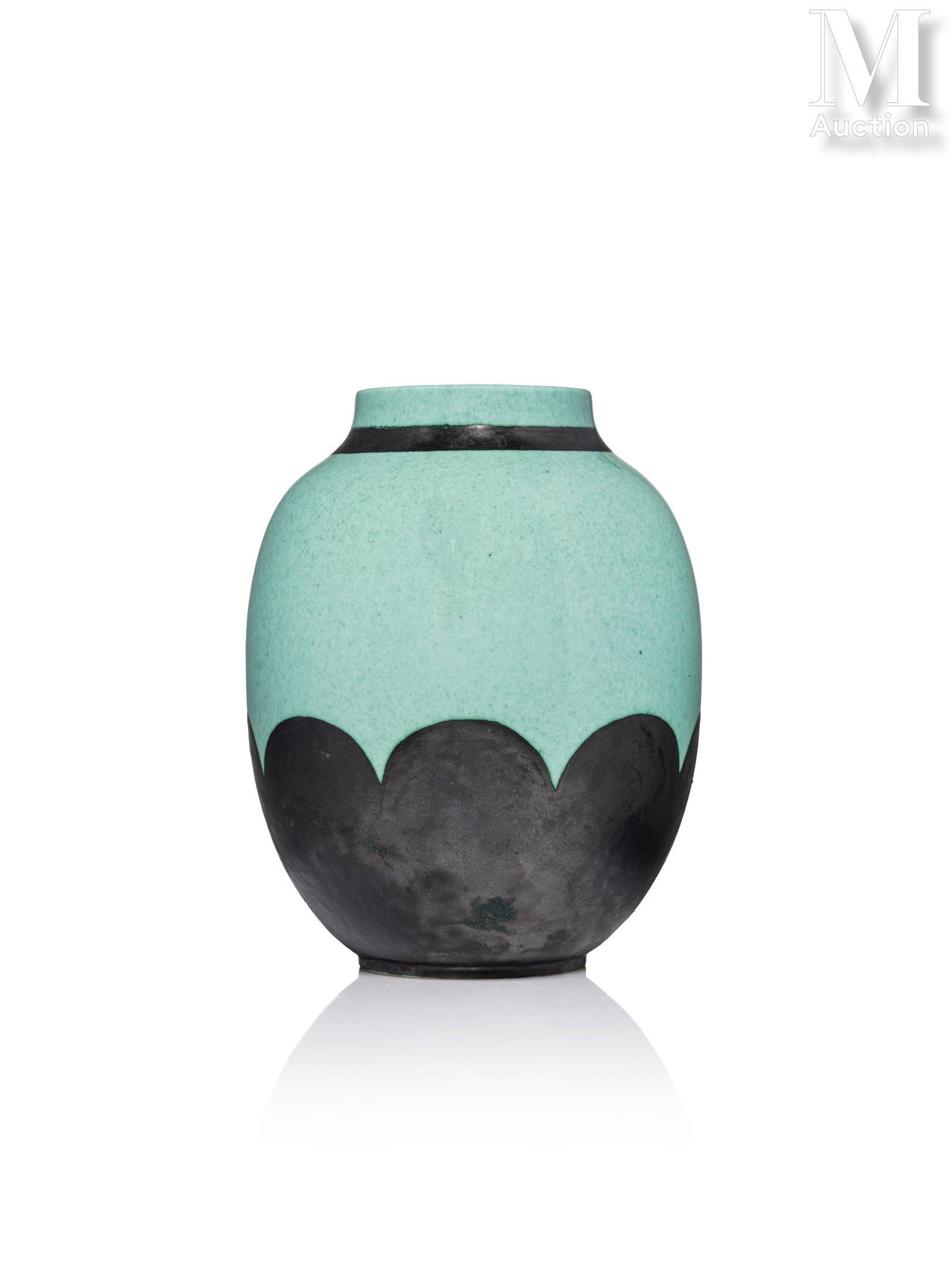 Henri CHAUMEIL (1877 - 1944) Grand vase en faïence de forme ovoïde à col resserr&hellip;