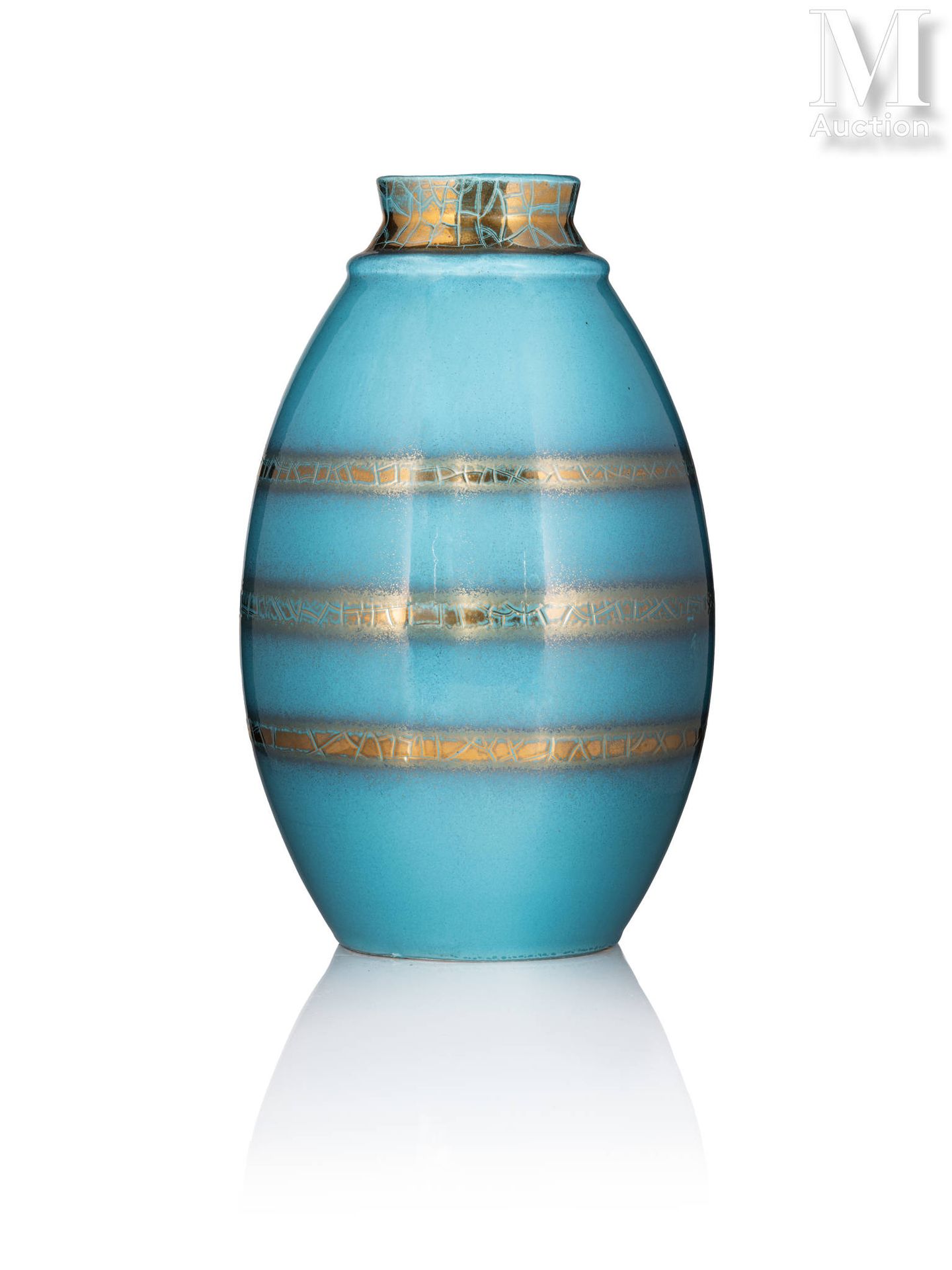 Marguerite BRIANSAU (XXe) Vase de forme ovoïde en faïence à émail bleu et doré c&hellip;