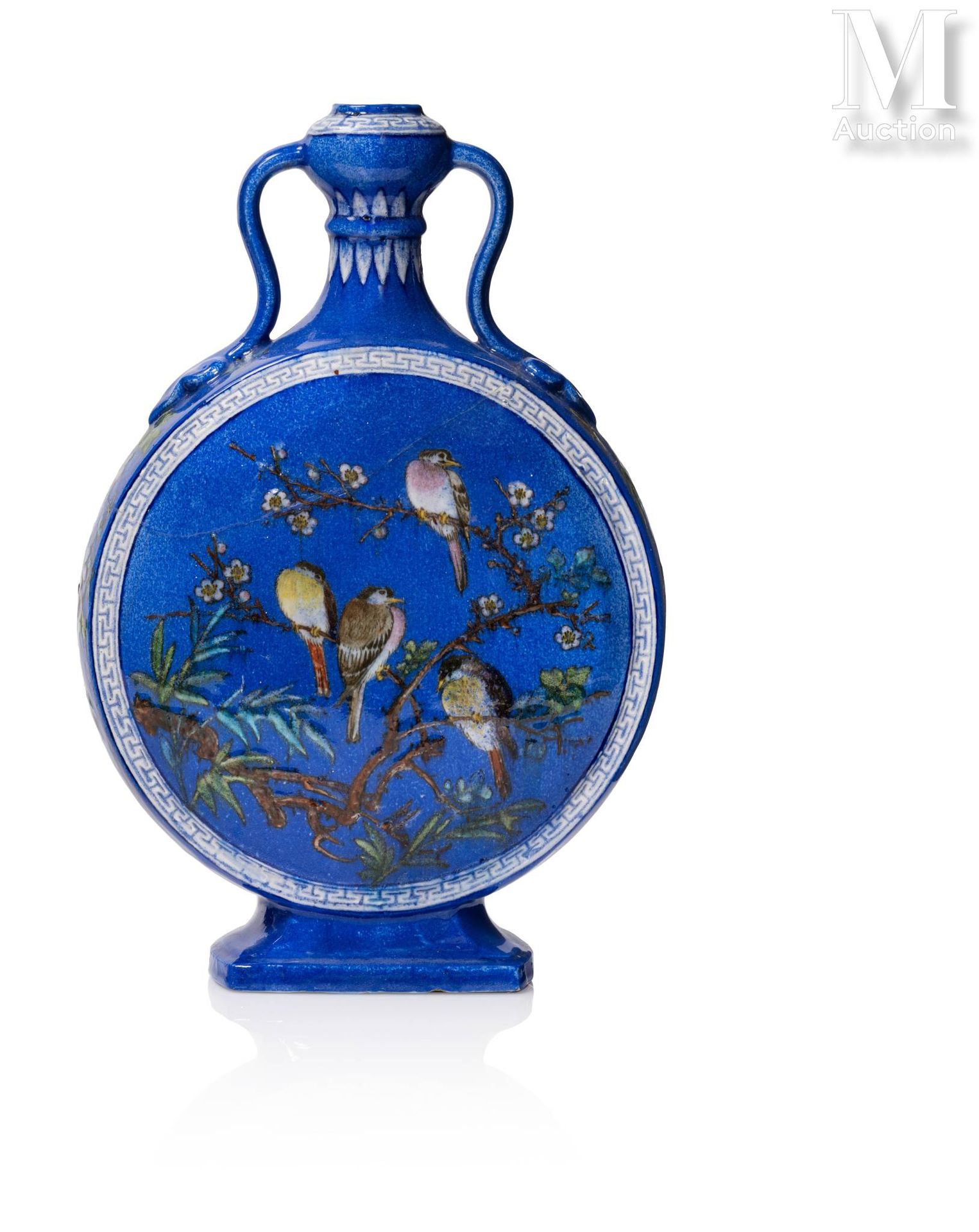 Theodore DECK (1823 - 1891) Frasco de loza vidriada azul oscuro decorado con ave&hellip;