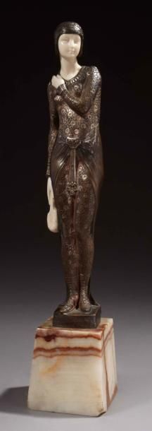 JOE DESCOMPS (1869-1950) Beauty of Paris Sculpture chryséléphantine figurant une&hellip;