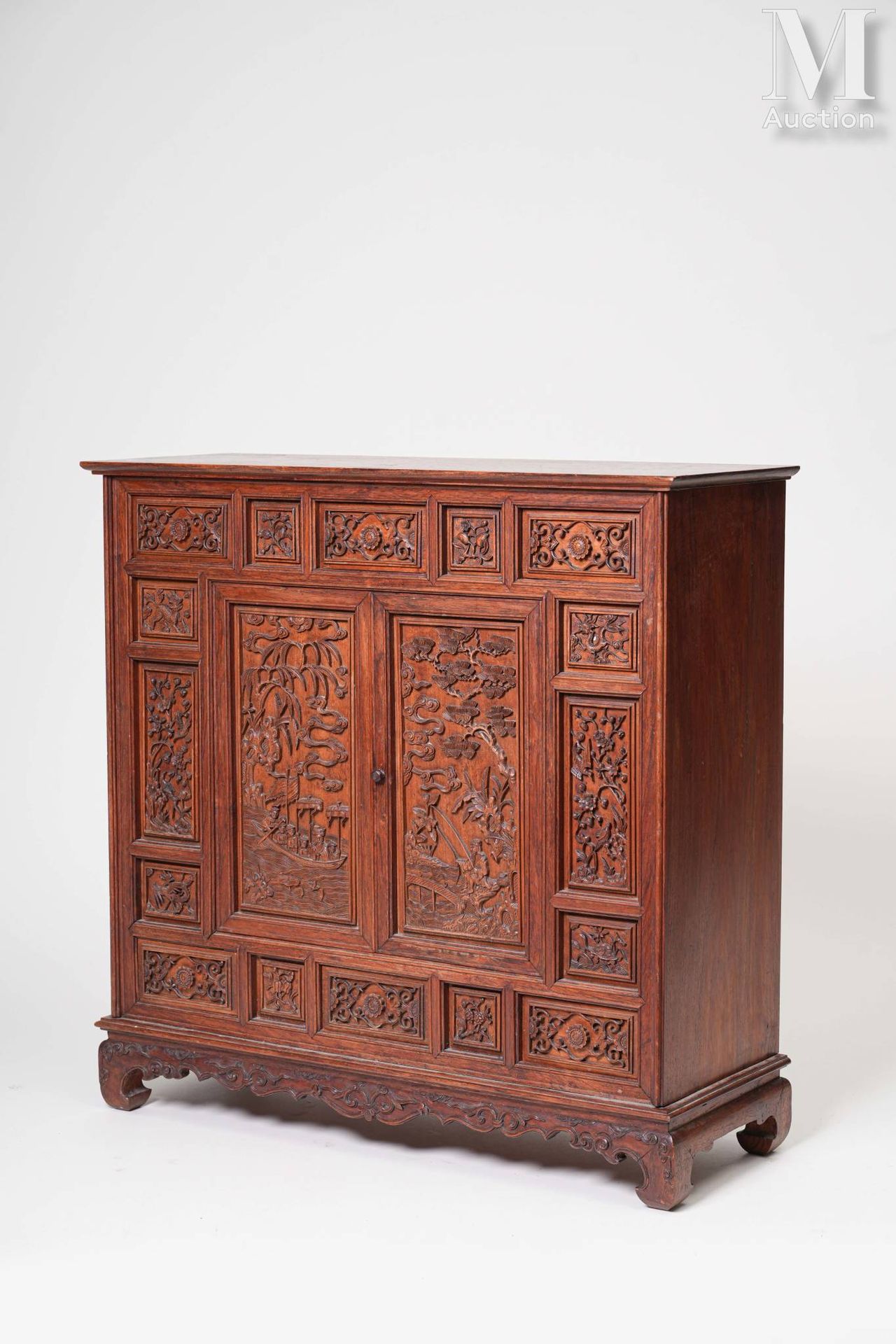 Ⓗ INDOCHINE, XXe siècle Kabinett aus geschnitztem Huanghuali-Holz.
Öffnet sich m&hellip;