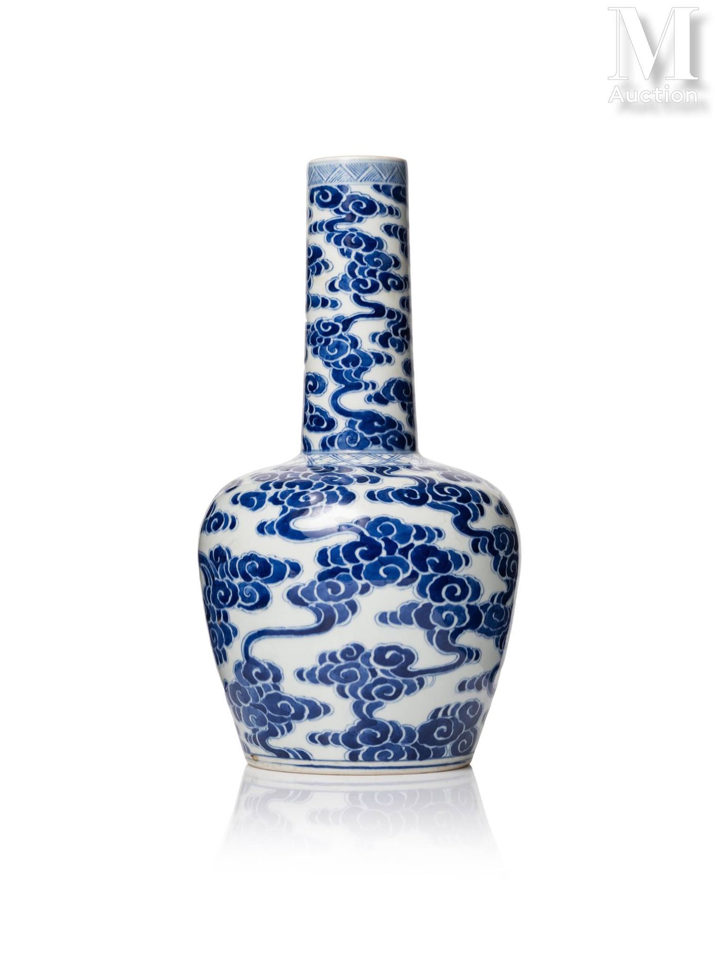 Ⓟ VIETNAM, XIXe siècle Rare vase en porcelaine "Bleu de Hue"
De forme bouteille,&hellip;