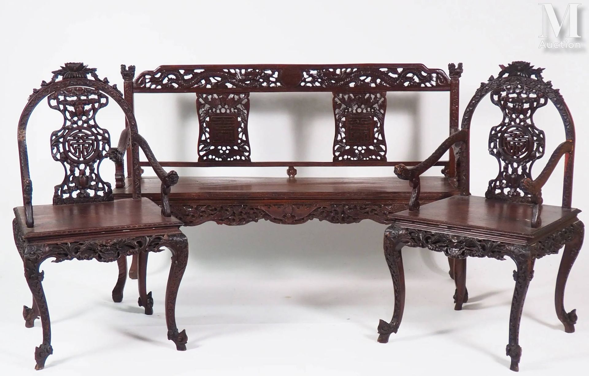 Ⓗ INDOCHINE, XIXe-XXe siècle Möbelset aus Holz
bestehend aus einer Sofabank und &hellip;