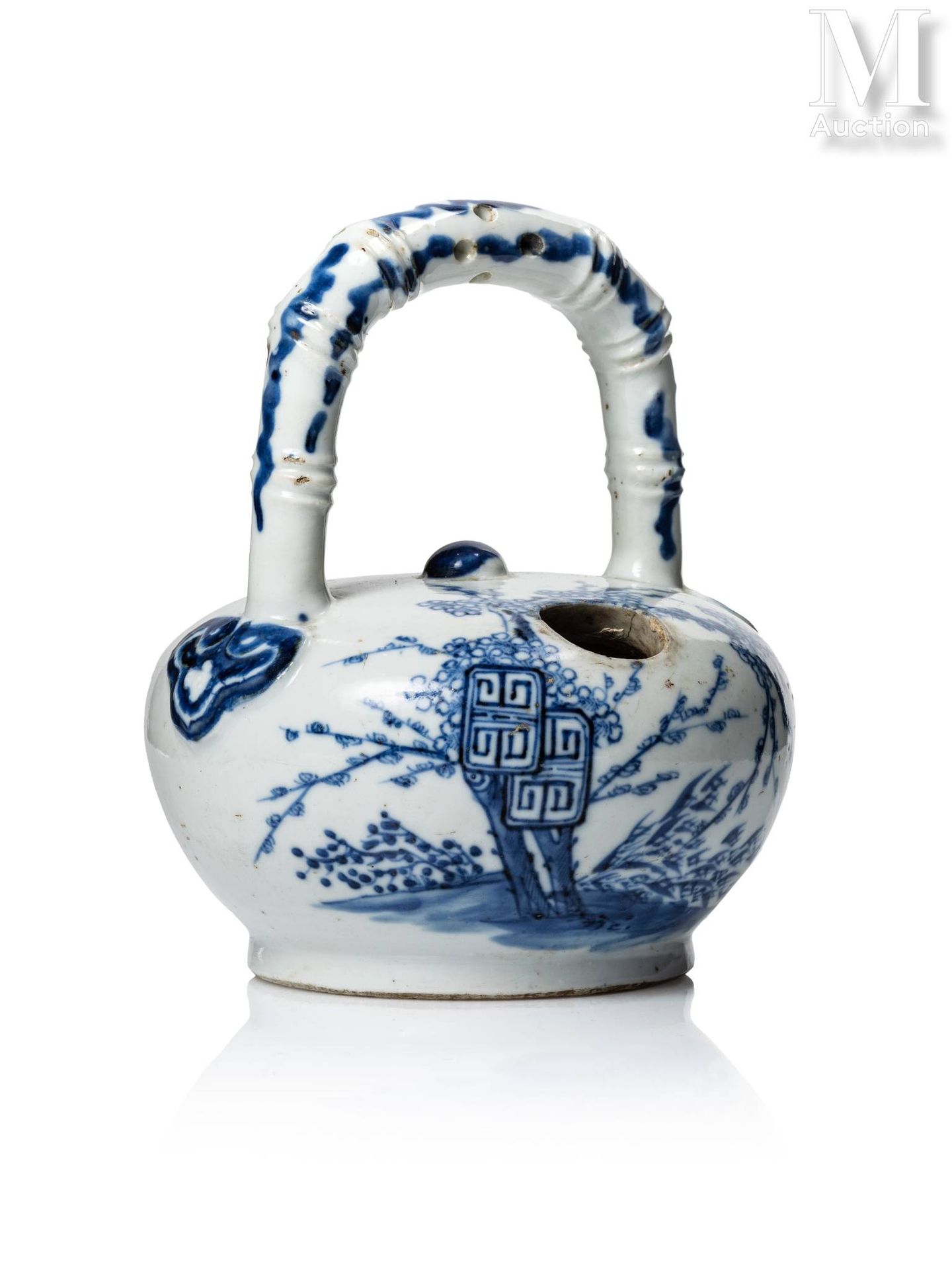 Ⓟ VIETNAM, XIXe siècle Pot à chaux en porcelaine "Bleu de Hué"
Le corps de forme&hellip;