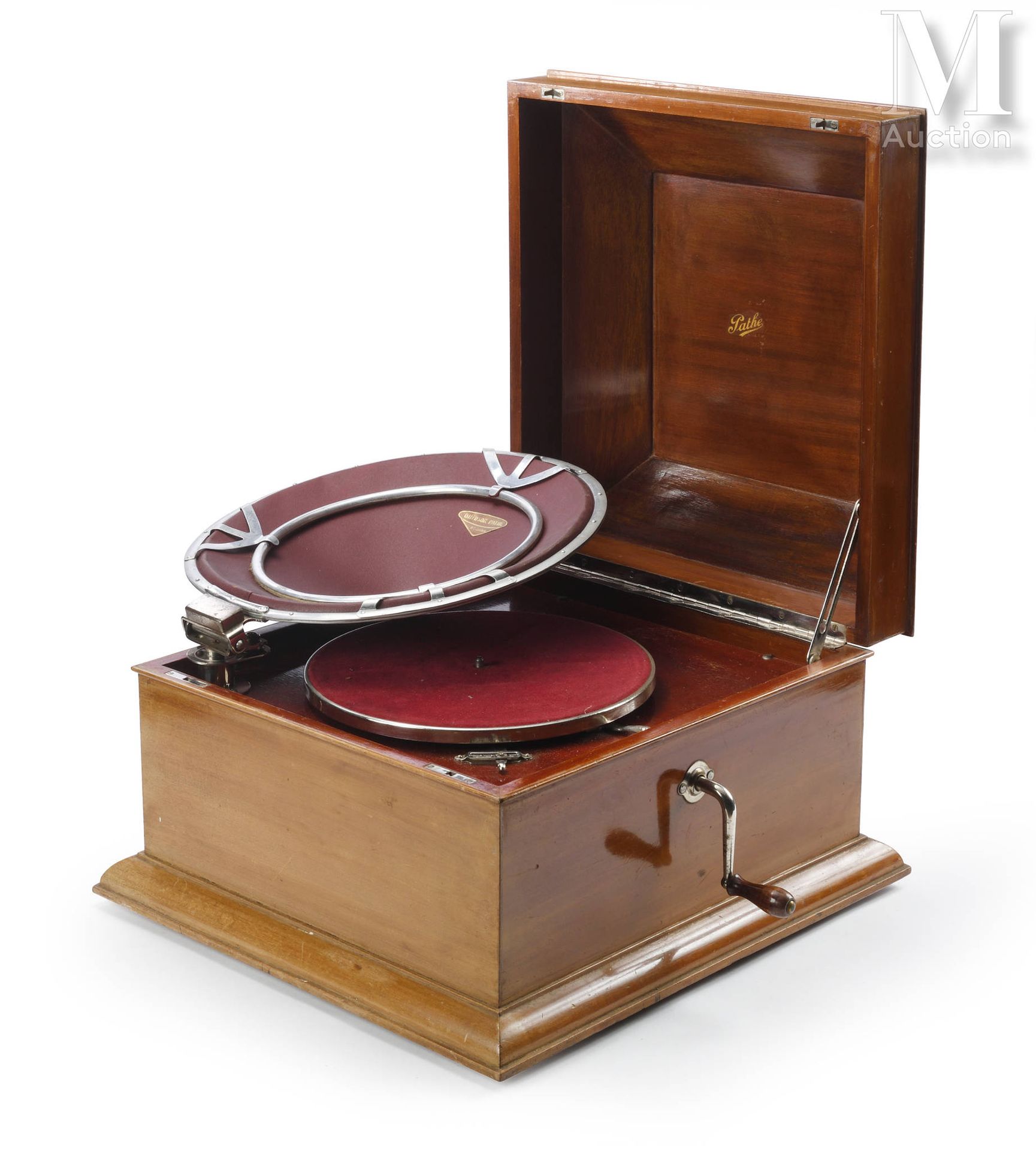 GRAMOPHONE - DIFFUSOR PATHE
Gramophone à disques "DIFFUSOR" de salon, permettant&hellip;