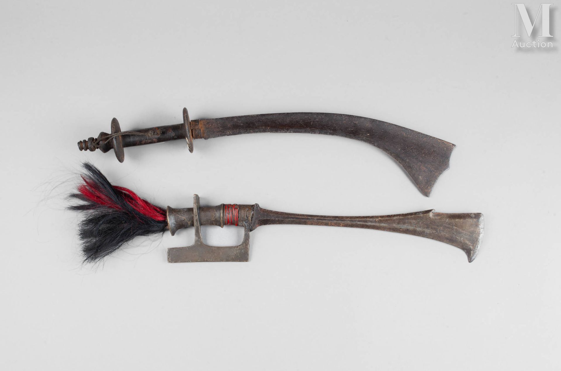 Deux sabres 锻铁、藤条和头发 
尼泊尔和北印度 
49 厘米 - 40 厘米