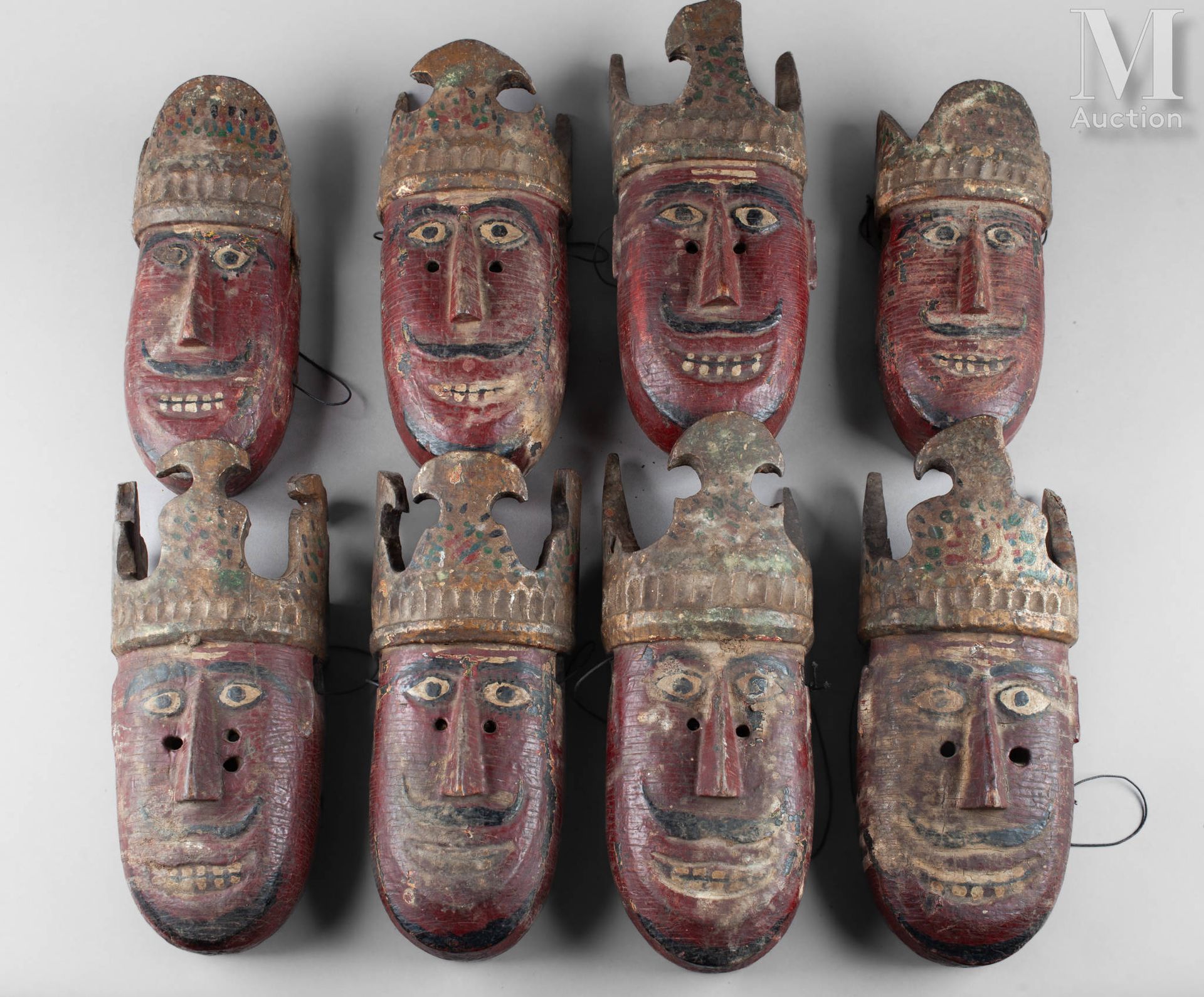 Huit masques En madera policromada
Nepal
Altura: unos 30 cm