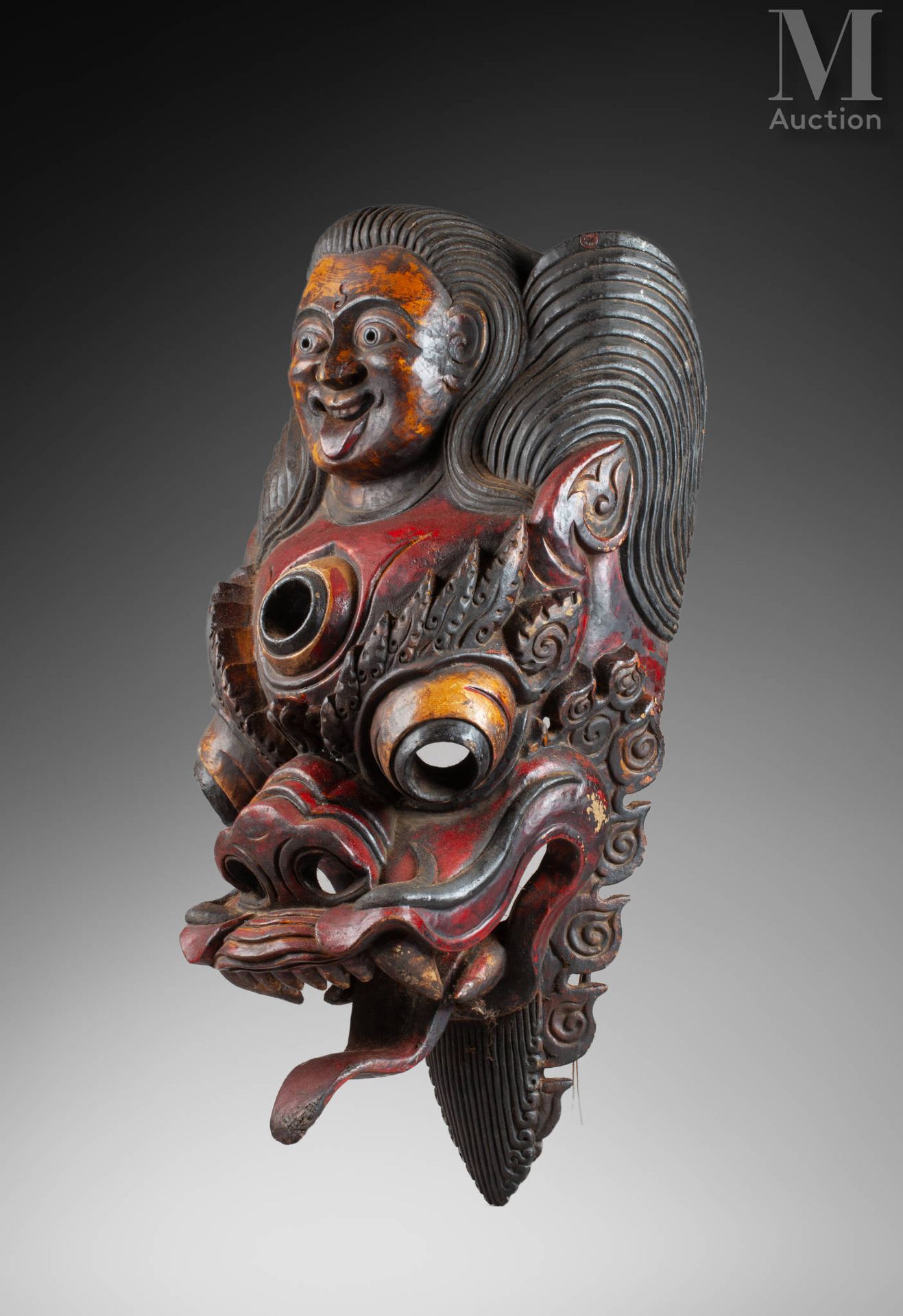 Masque décoratif de monastère 
Bois polychrome, vendu en l’état
Népal
60 cm