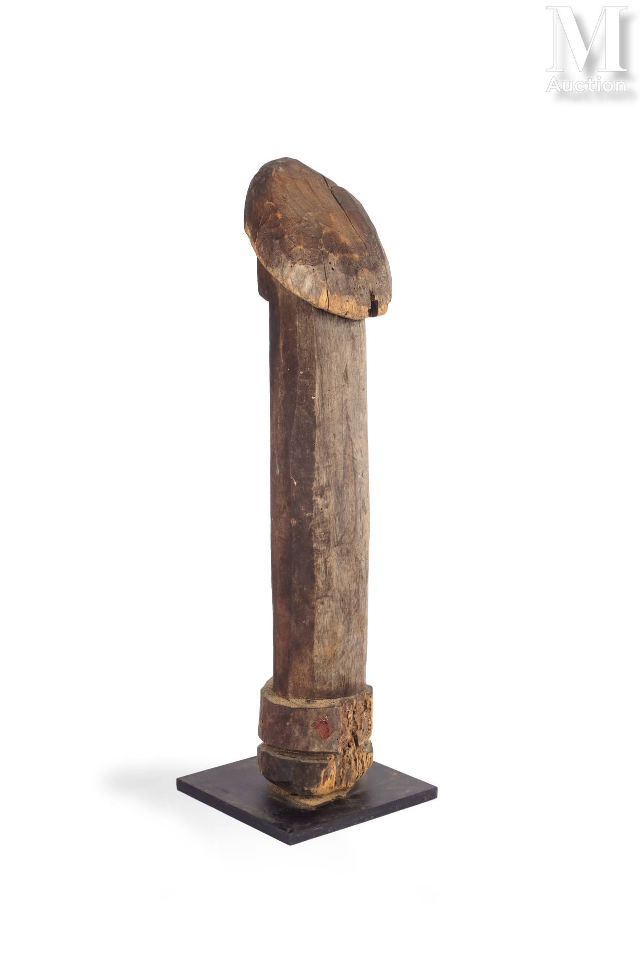 Important phallus cultuel The upper part evokes a stylized human head, with a ge&hellip;