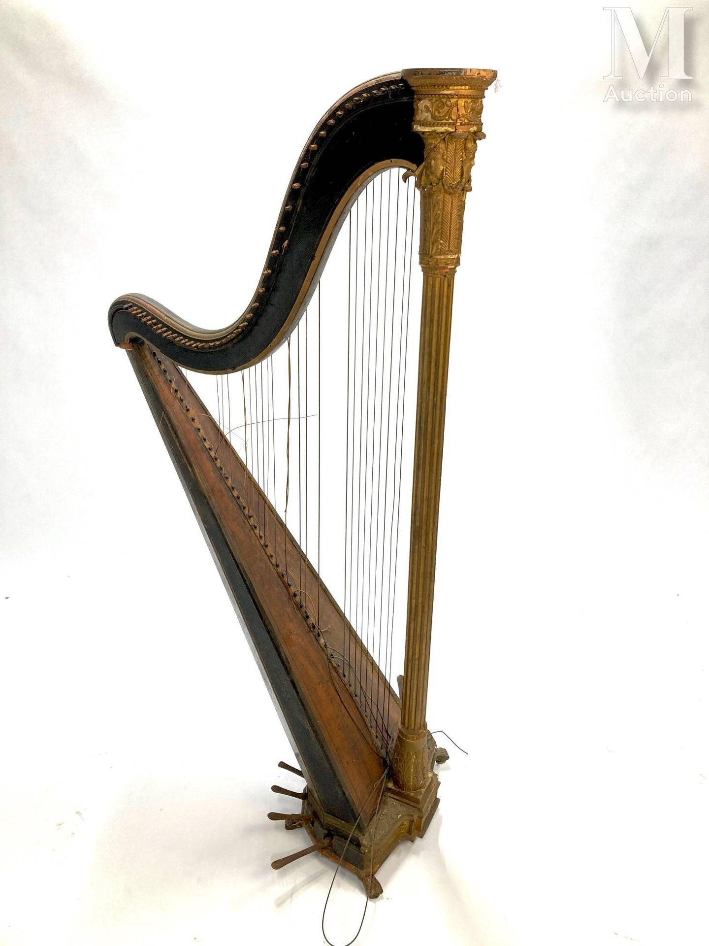Harpe 19. Jahrhundert
Jahrhundert. Aus vergoldetem Holz, geschnitzt. Kannelierte&hellip;