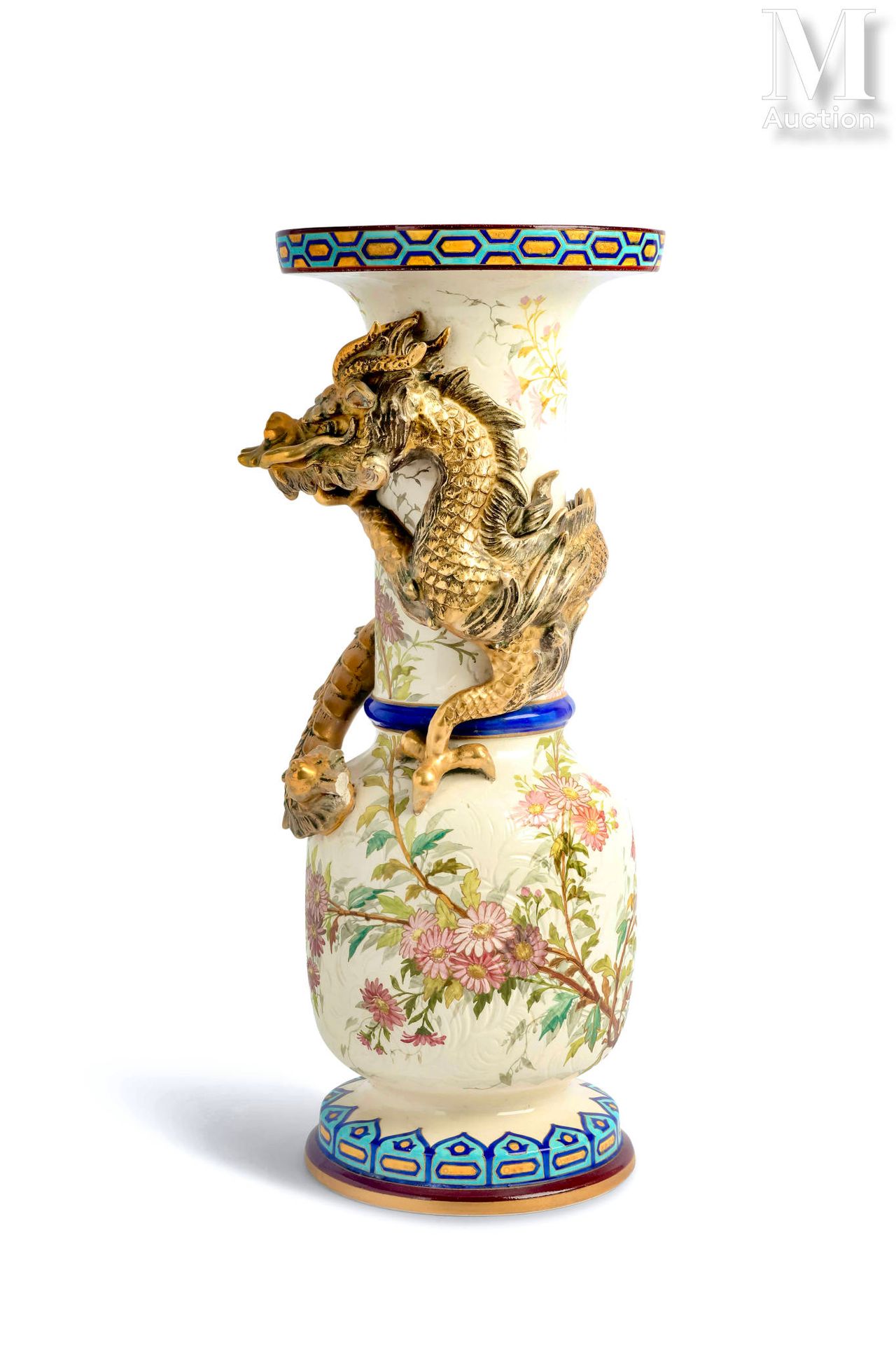 LUNEVILLE Important vase en faience à décor dans le goût de la Chine d'un dragon&hellip;
