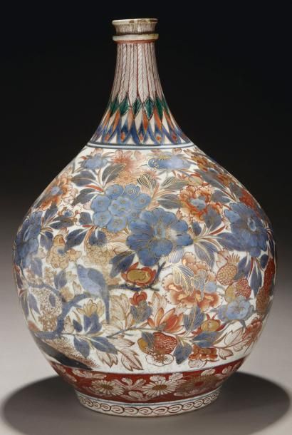 CHINE Epoque QIANLONG (1736 - 1795) Bouteille en porcelaine blanche décorée en b&hellip;