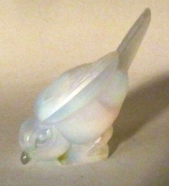 SABINO PARIS "Pinson" Sculpture volume en verre blanc opalescent figurant un ois&hellip;