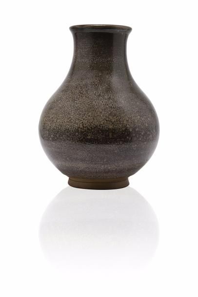Null Émile LENOBLE (1875 - 1940)

Vase en grès à corps pansu, col épaulé et ourl&hellip;