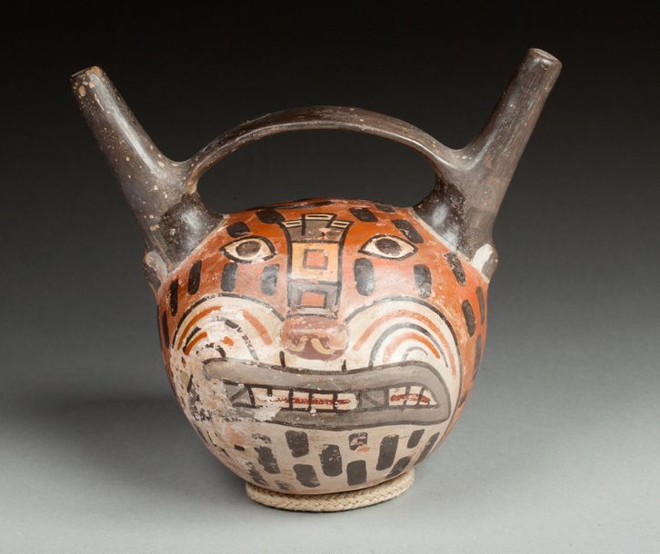 Null Vase à deux cols, présentant une tête de félin aux traits géométrisés.

Ter&hellip;