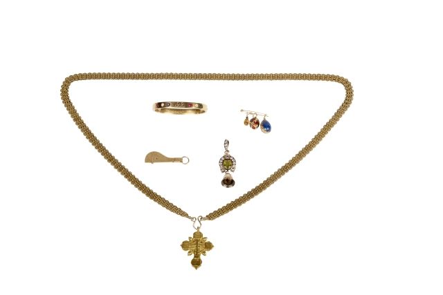 Null Croix pectorale pendentif en métal doré moulé, à décor d'une croix orthodox&hellip;