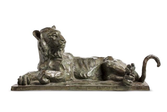 Null José Maria DAVID (1944 - 2015) 
"Tigre allongé"
Sculpture en bronze à patin&hellip;