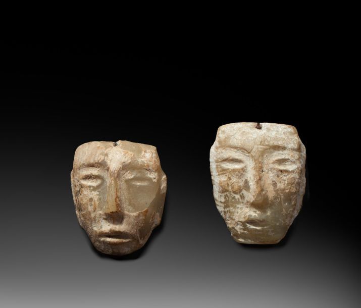 Null Ensemble de deux masques diminutifs, présentant des visages de dignitaires &hellip;
