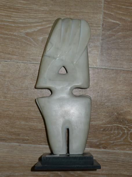 KARAHALIOS CONSTANTIN, NÉ EN 1923 Figure géométrique sculpture en marbre sur soc&hellip;