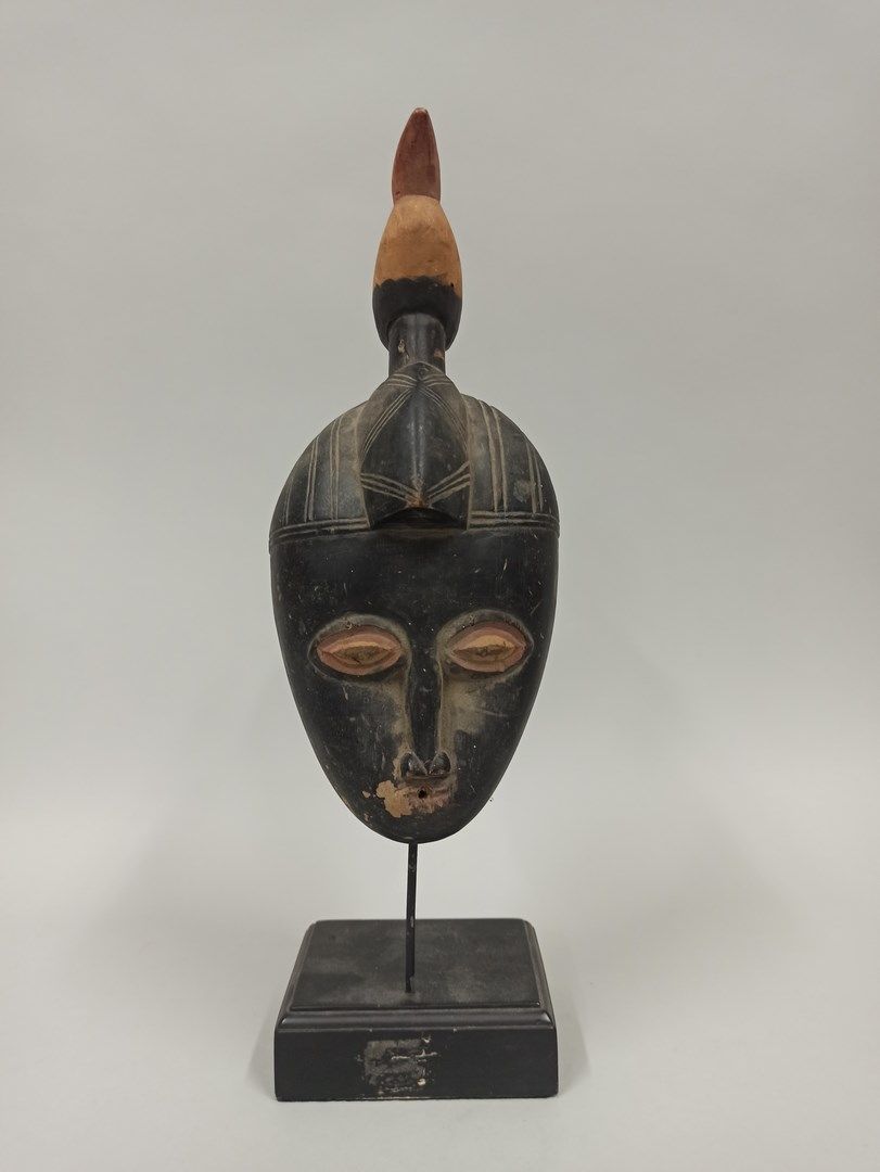 Null Small Baule mask decorated with a bird 

Height: 26 cm