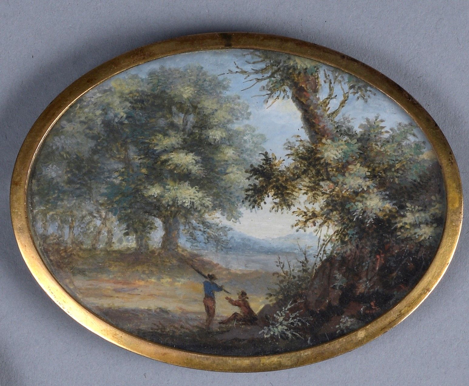 Null 18世纪法国学校

空地上的风景，两个村民在交谈。

椭圆形的缩影。镀金的金属边框。

高：6.3厘米 - 长：8.5厘米