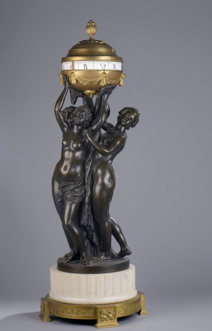 Null Pendule aux trois Grâces reposant sur une base en bronze doré à décor de fr&hellip;