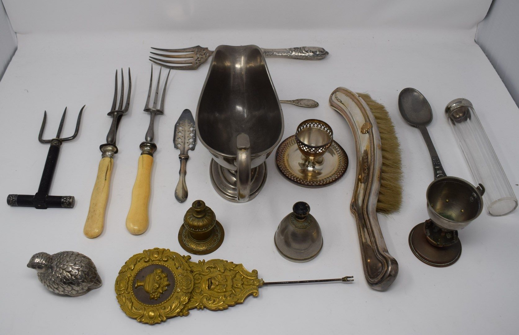 Null Joystick 

Lot of various silver and gold metal tableware, pewter.