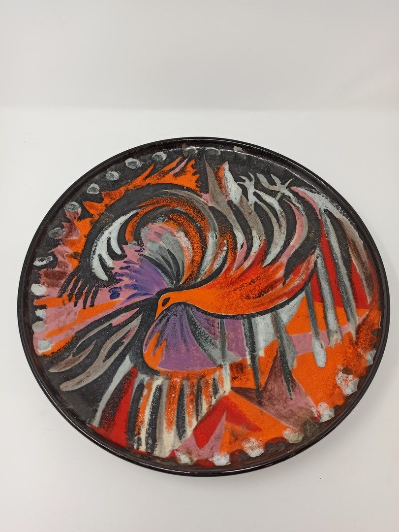 Null 马约卡的国王--佩皮尼昂

中央装饰有鸟的陶瓷盘，署名Burnoud

D.: 41厘米