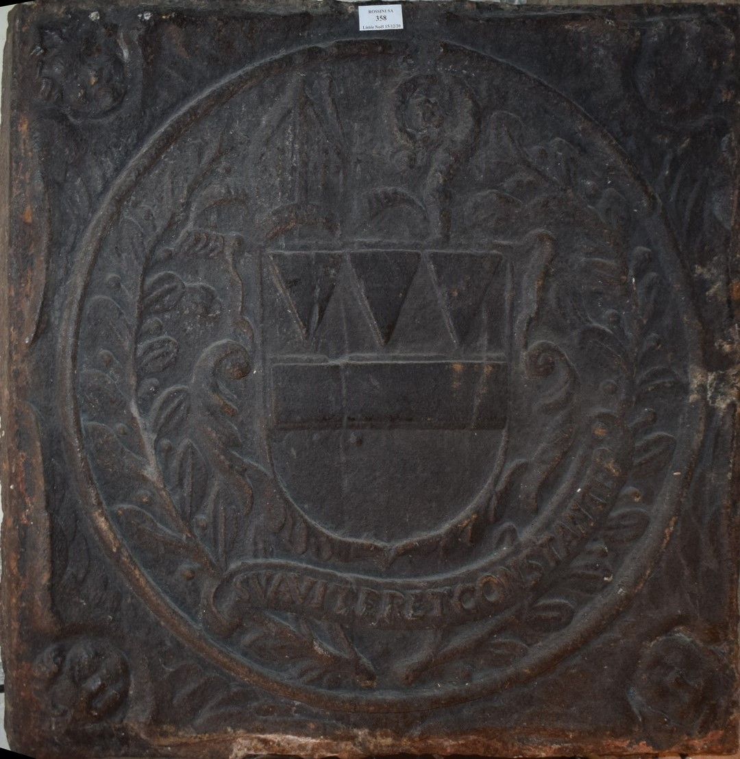 Null Fondo del fuoco in ghisa con stemma.

XVIII secolo.