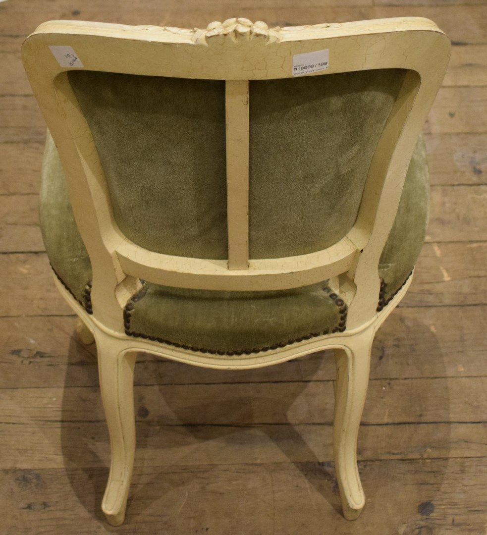 Null 带花饰的彩绘雕花木椅

路易十五风格

H.89 cm; - D. 47 cm