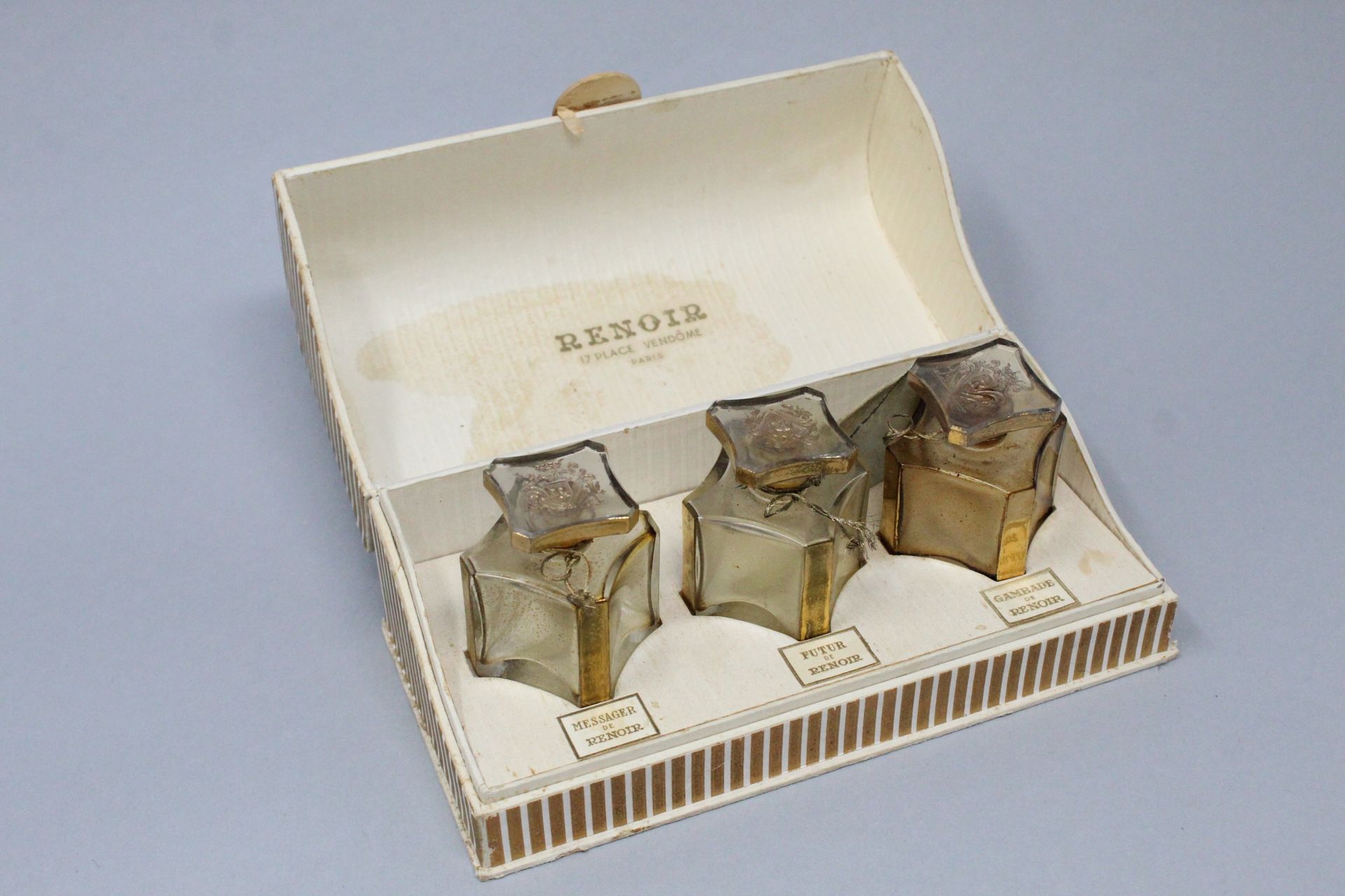 Null RENOIR perfume - "Messager" - "Futur" - "Gambade

Set of three crystal bott&hellip;