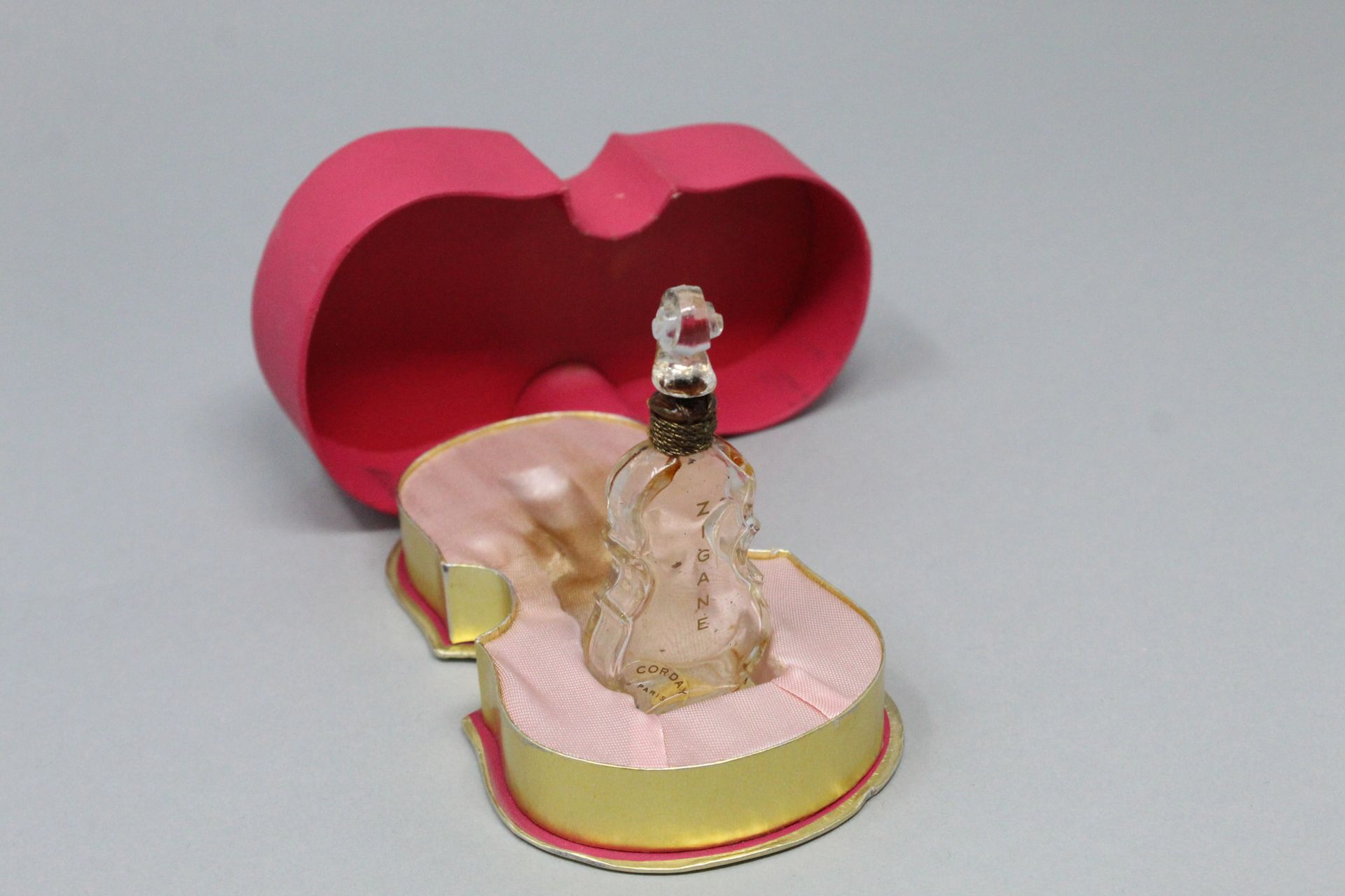 Null CORDAY "Zigane



A glass perfume bottle in its original violin-shaped box.&hellip;
