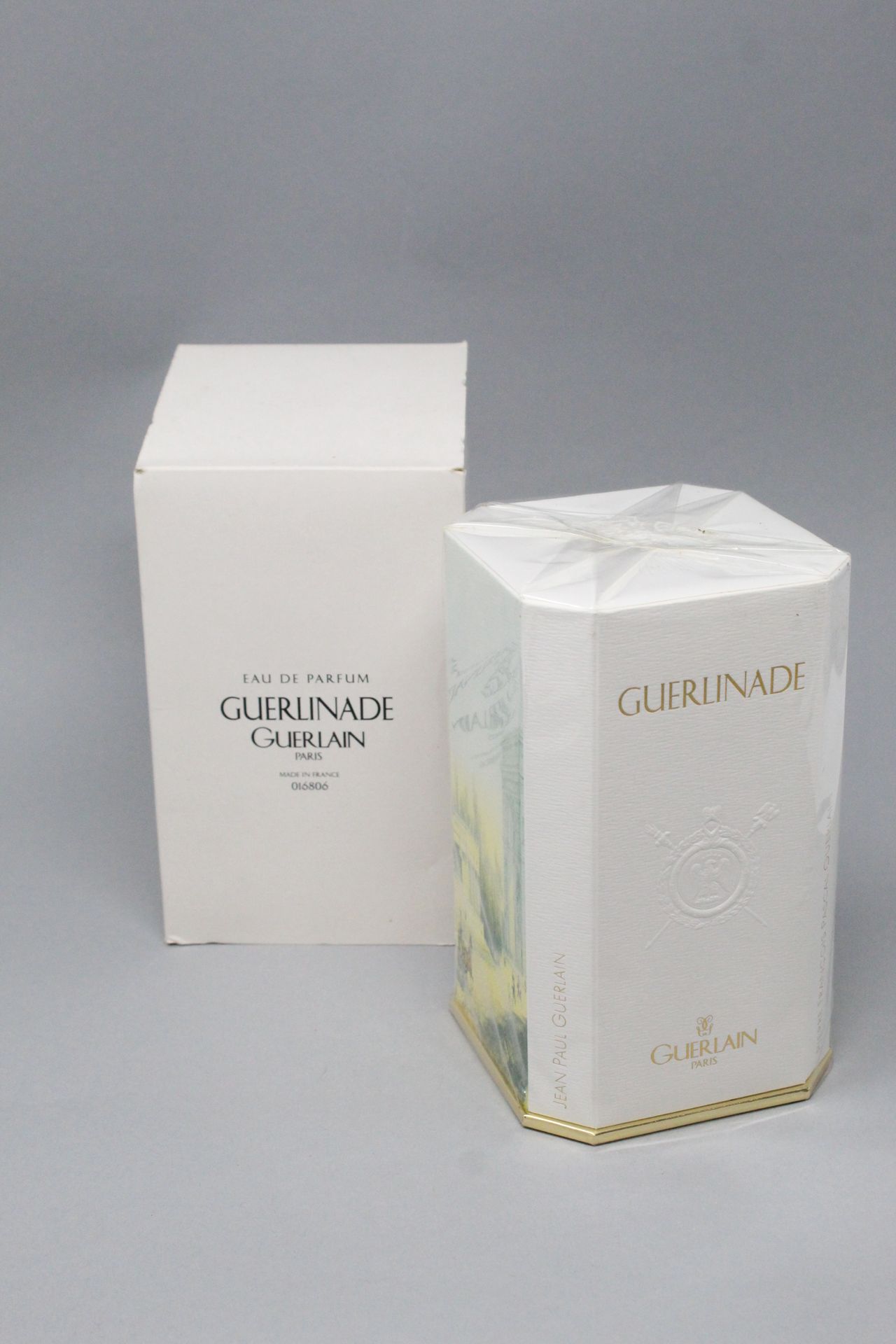 Null GUERLAIN "Guerlinade"。50毫升淡香水瓶，为向娇兰家族的几代创作者致敬而创作，满满的。1998年。

新的条件下的吸塑包装。