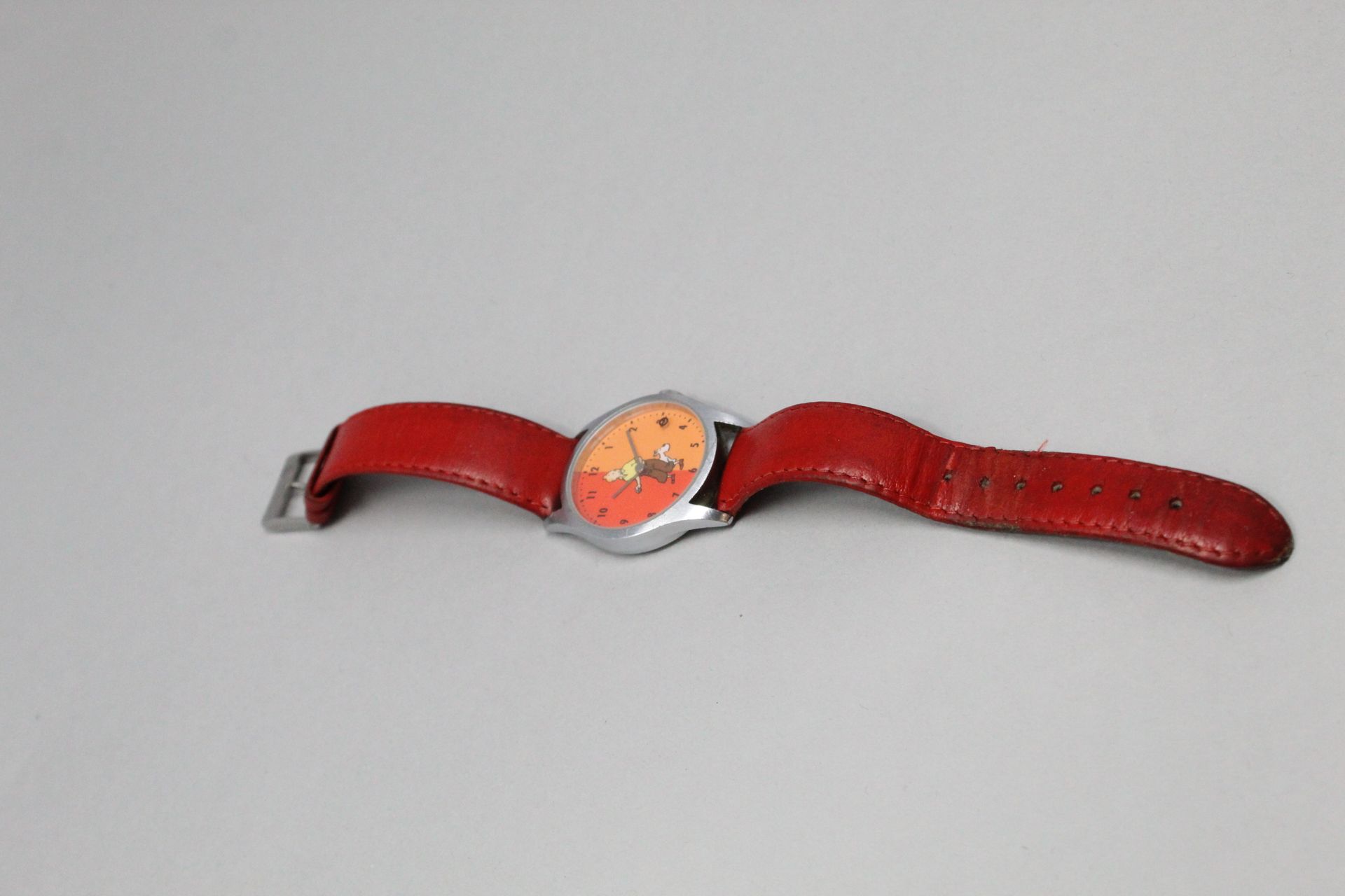 Null TINTIN腕表，红色皮表带，精钢表壳。Hergé/Moulinsart版，1998年。硬纸板箱。使用条件。