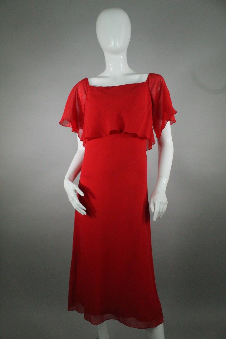 Null NINA RICCI BOUTIQUE



Vestido de noche en gasa de seda roja y crepé, efect&hellip;