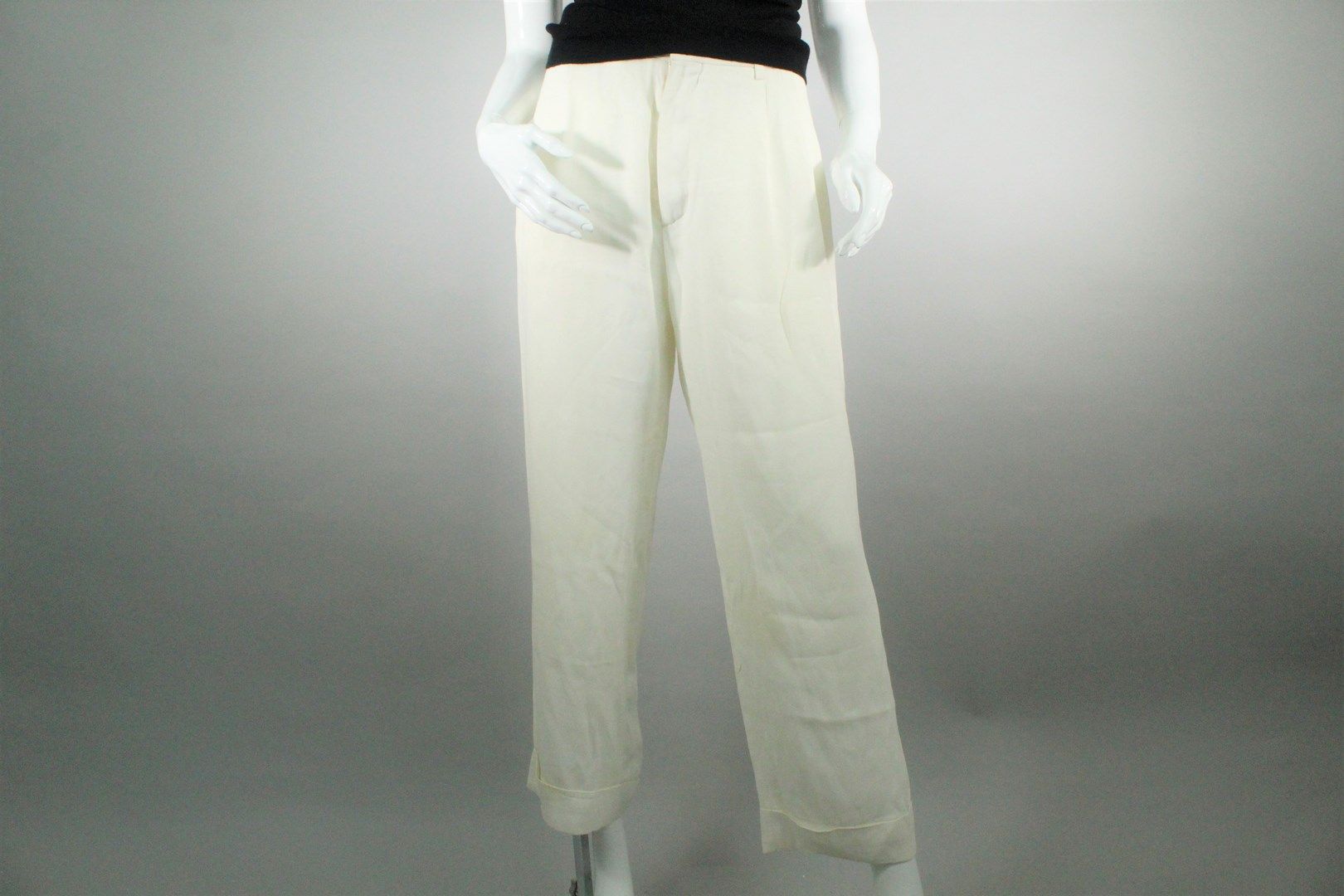 Null SONIA RYKIEL 

White silk blend trousers with darts, three-quarter cut. 

O&hellip;