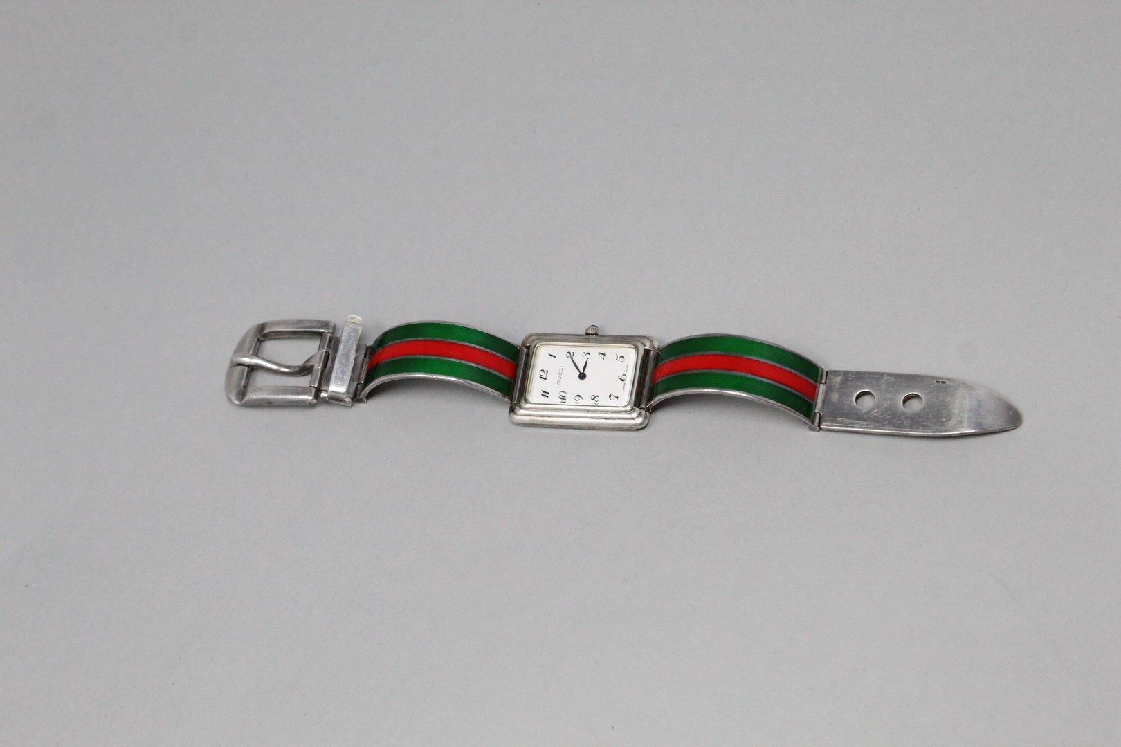 Null GUCCI

Wristwatch, rectangular silver case, cream dial with Arabic numerals&hellip;