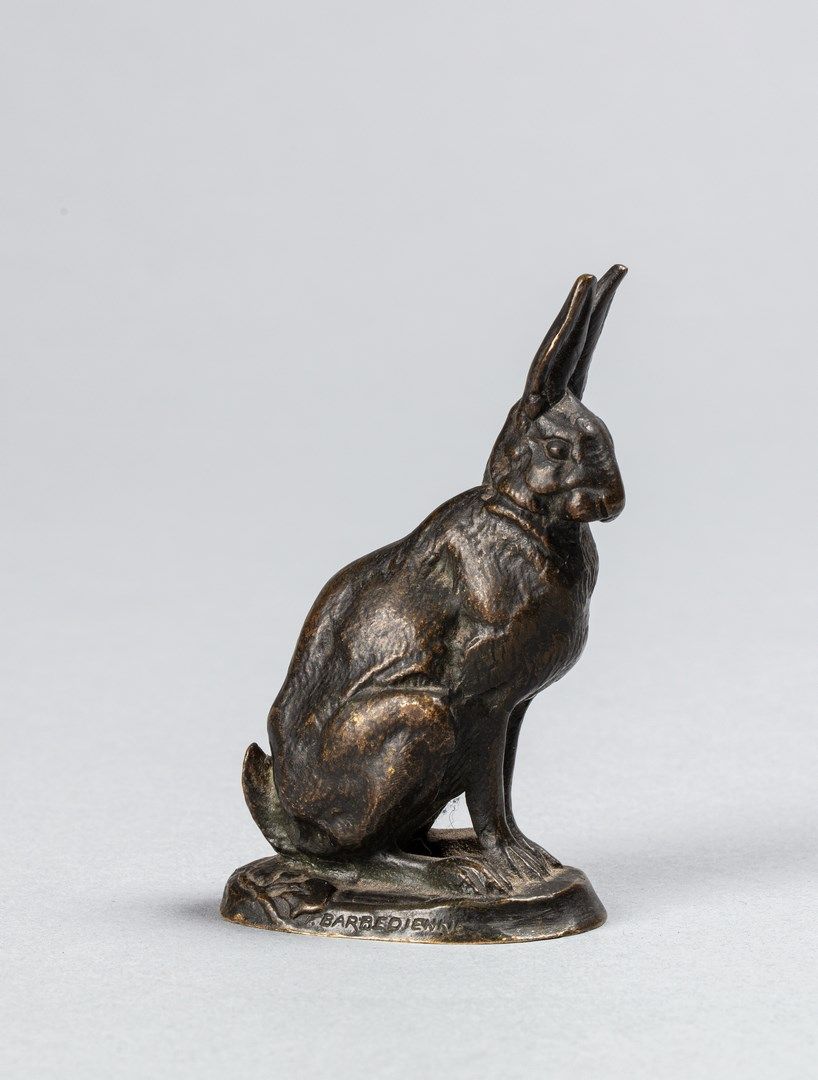Null 巴里-安托万-路易斯，1796-1875

坐着的野兔

棕色阴影的青铜器，由Barbedienne铸造，在露台上。

BARYE和创始人的标记，下面&hellip;