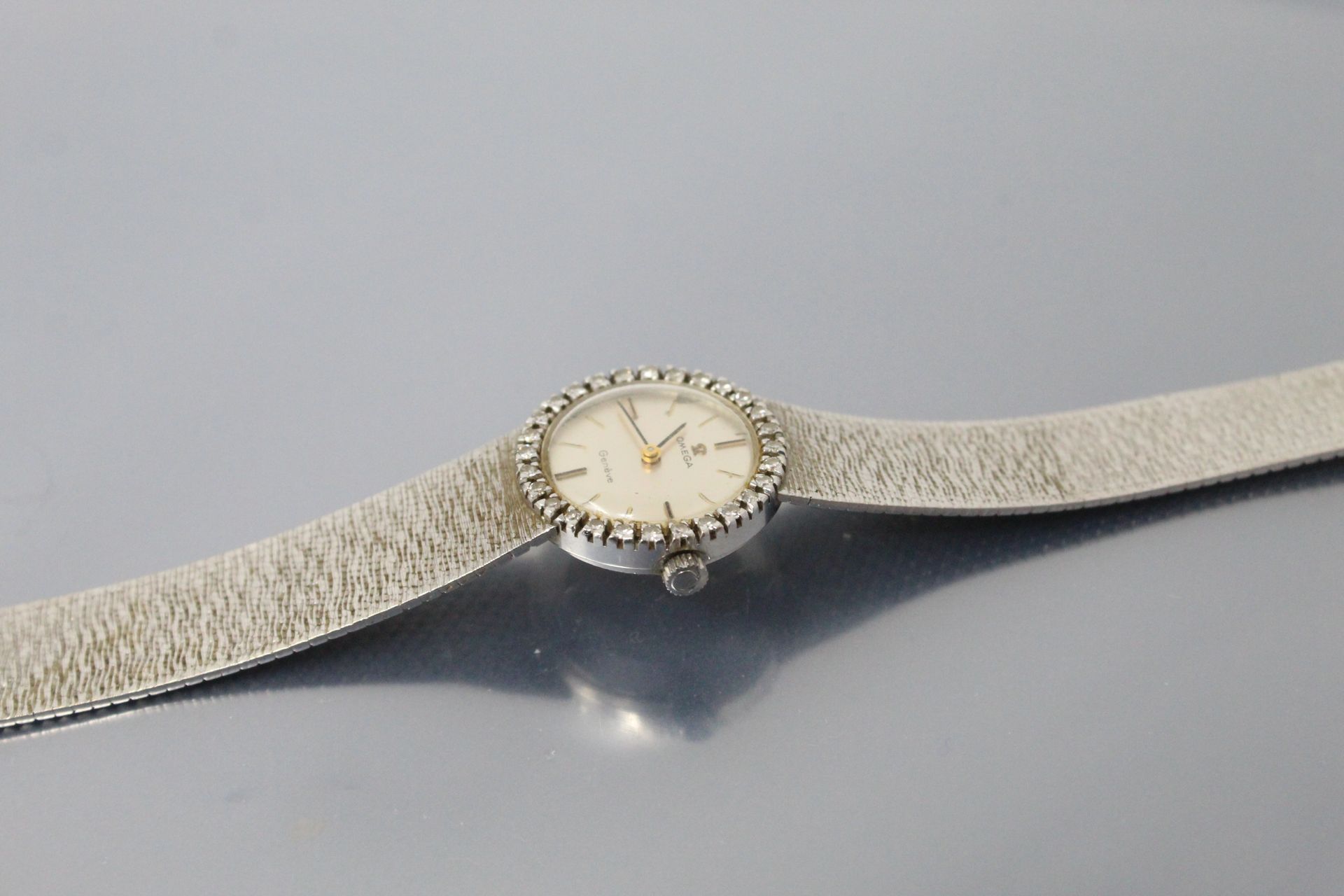 Null OMEGA

Montre bracelet de dame, boîtier en or gris 18k (750), cadran à fond&hellip;