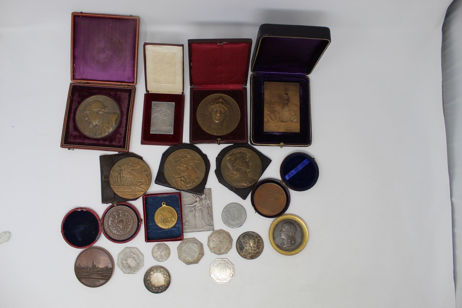 Null Lot of 21 silver and bronze tokens and medals mainly from the 18th and 19th&hellip;