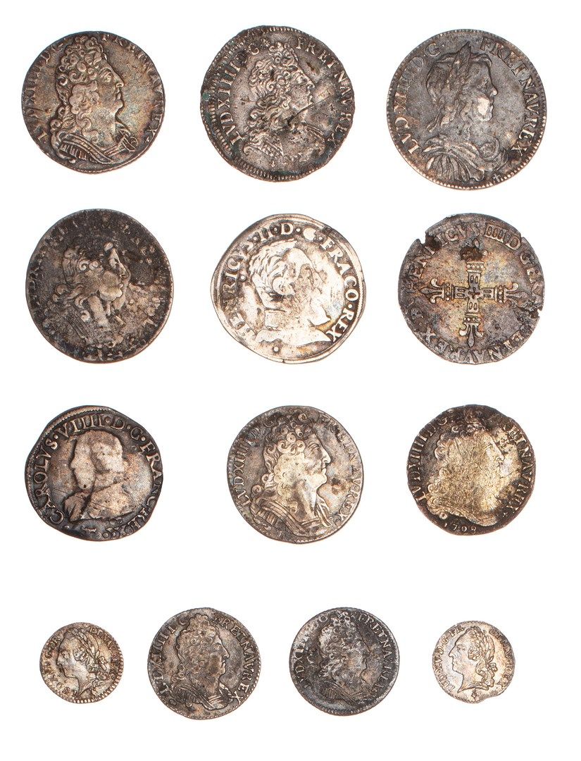 Null Lot de 13 monnaies royales en argent du 16e au 18e siècle : testons Henri I&hellip;
