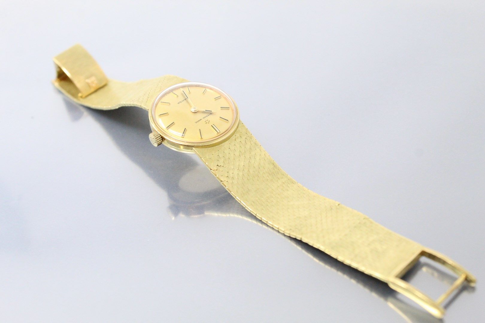 Null ETERNA

Montre bracelet de dame en or jaune 18K (750). Boîtier rond. Cadran&hellip;
