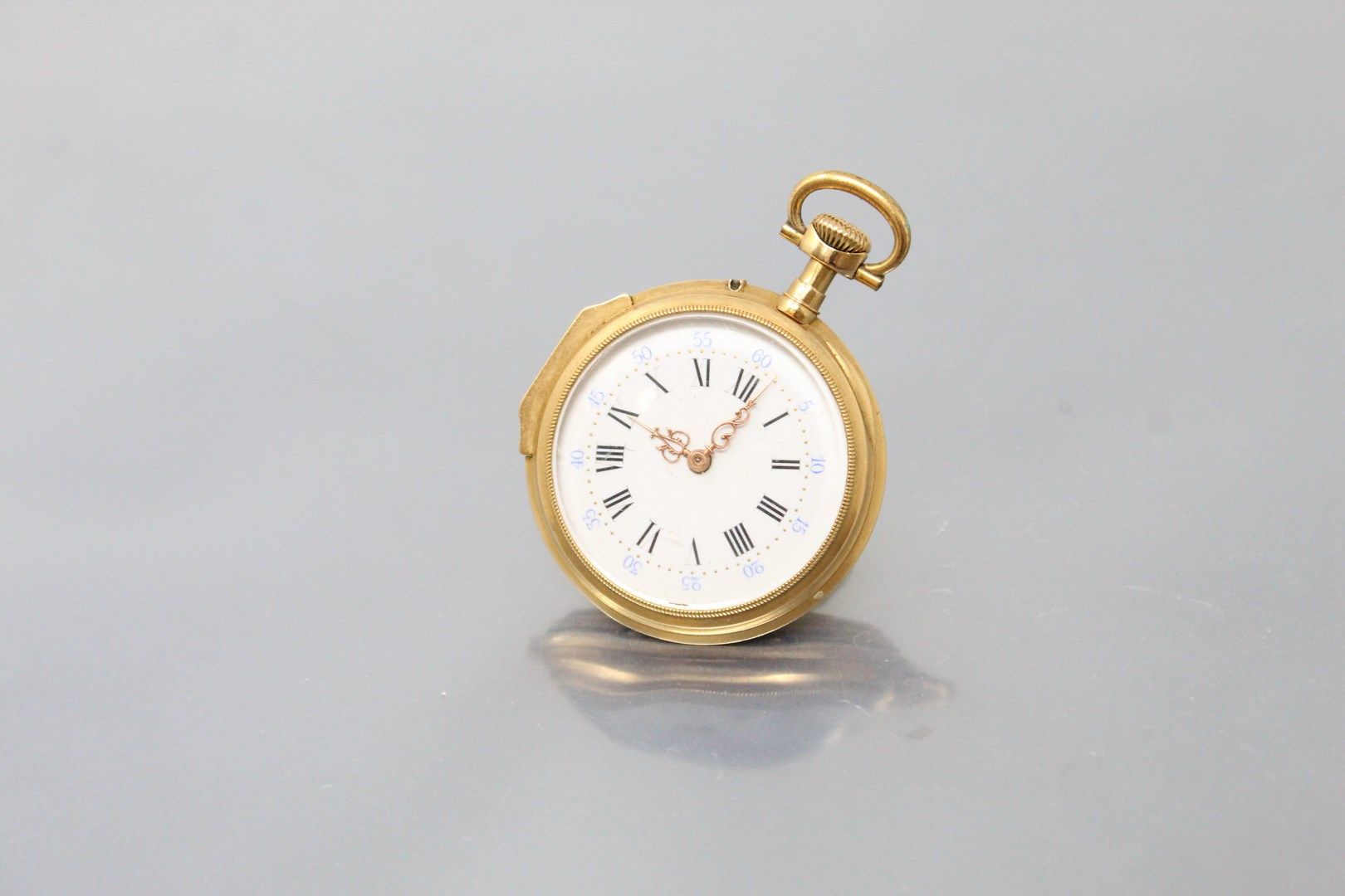 Null JACHON, Saint Etienne

Early 20th century

Gold collar watch. Round case on&hellip;