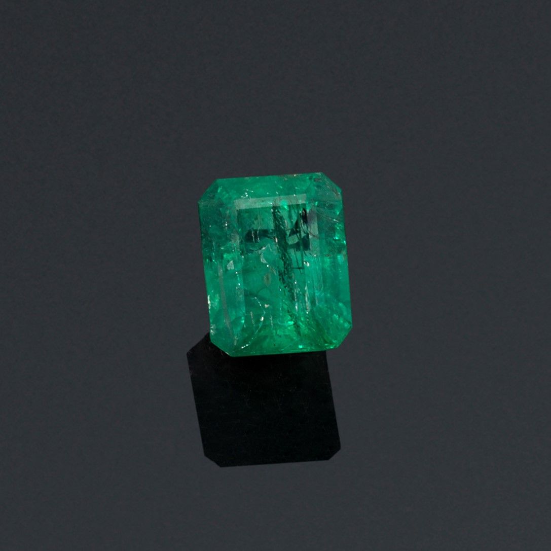 Null Rectangular emerald with cut sides on paper. 

Accompanied by an AIG certif&hellip;