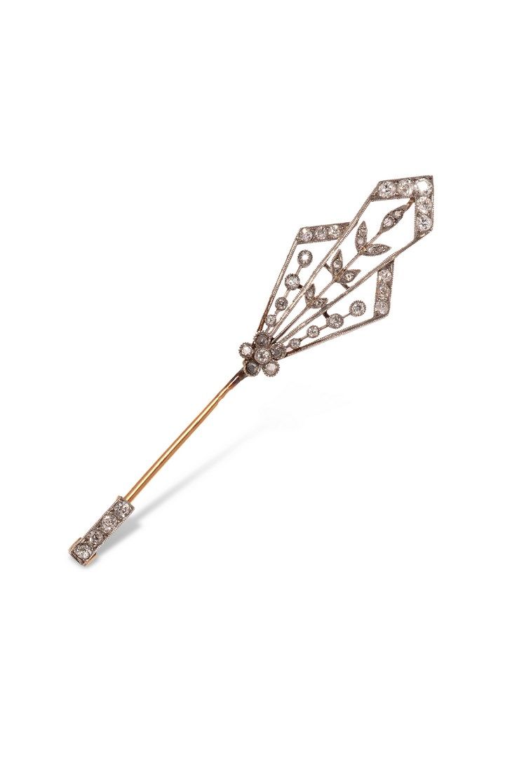 Null 
18K(750)黄金和铂金jabot针，镶嵌老式、8/8和玫瑰式切割钻石。

猫头鹰标志和一个老胡子的头像。

长度：7厘米。- 毛重：5.32克。&hellip;