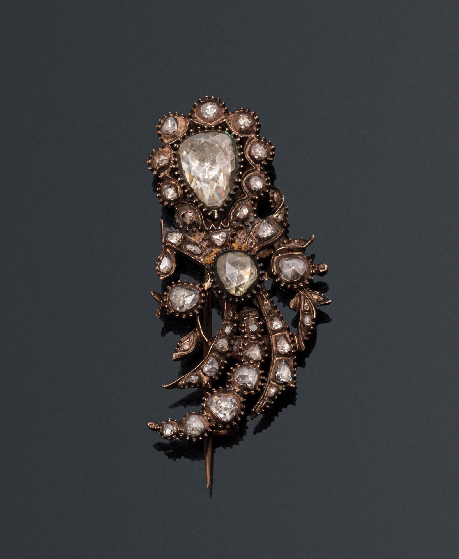 Null 
Broche en métal figurant un motif de gerbe orné de diamants taillés en ros&hellip;