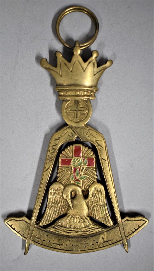 Null Rose Croix Ritter Juwel.

Bronze und Emaille.

19. Jahrhundert.

H. 9,8 cm &hellip;