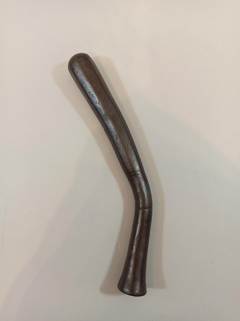 Null 雕刻的全钢警棍。

长度：33厘米