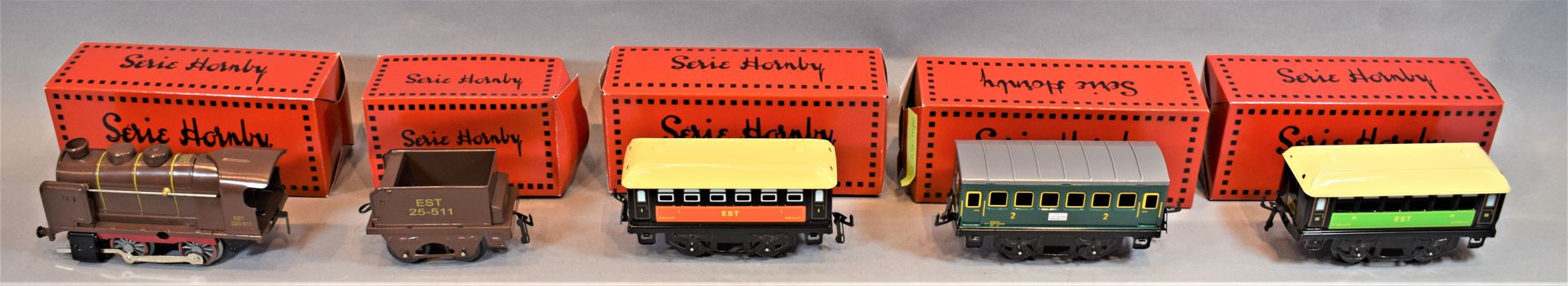 Null HACHETTE HORNBY Series 

 Locomotive and passenger cars, scale "O":



- S.&hellip;
